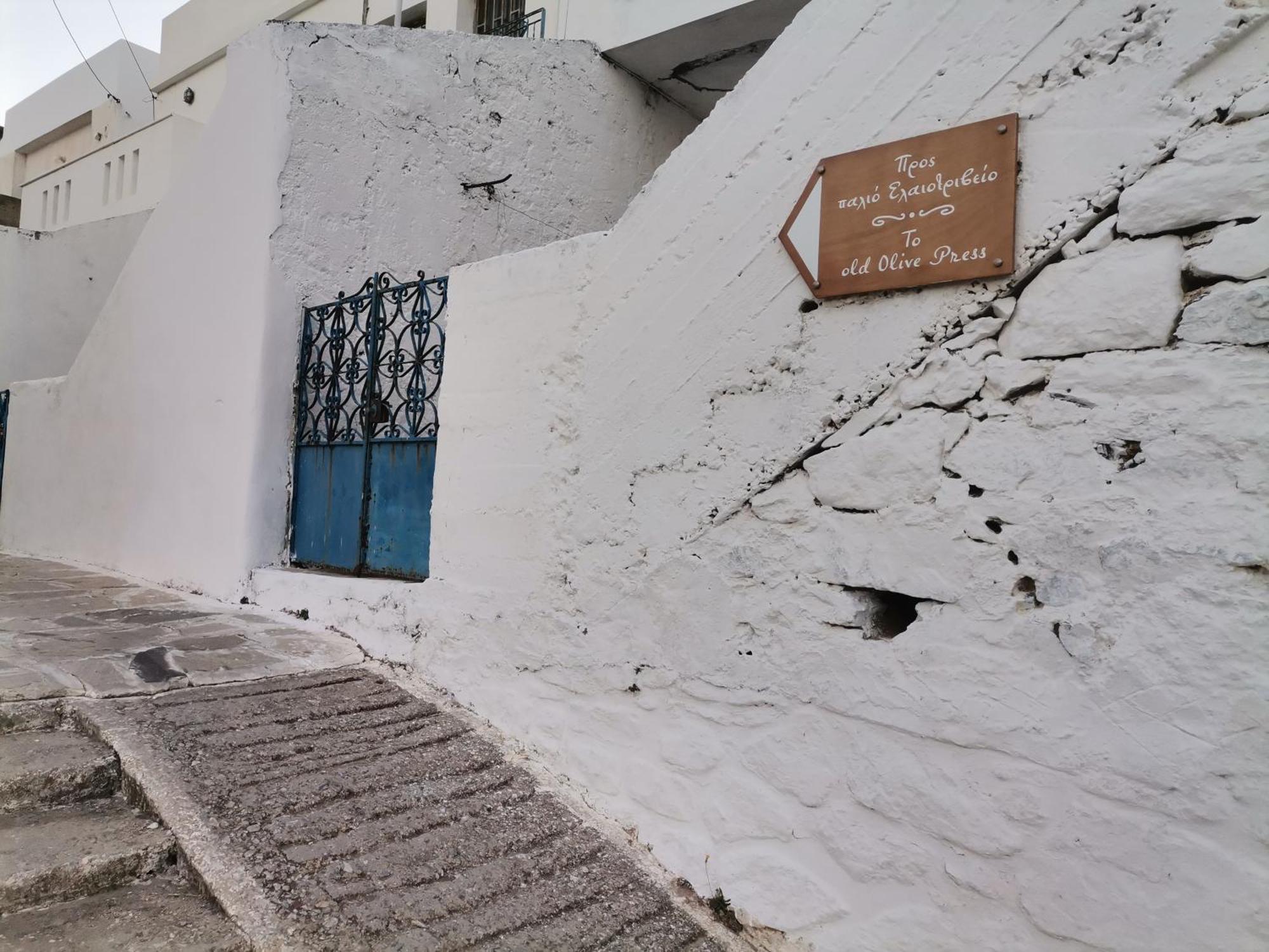 Naxos Mountain Retreat - Tiny House Build On Rock Leilighet Koronos Eksteriør bilde