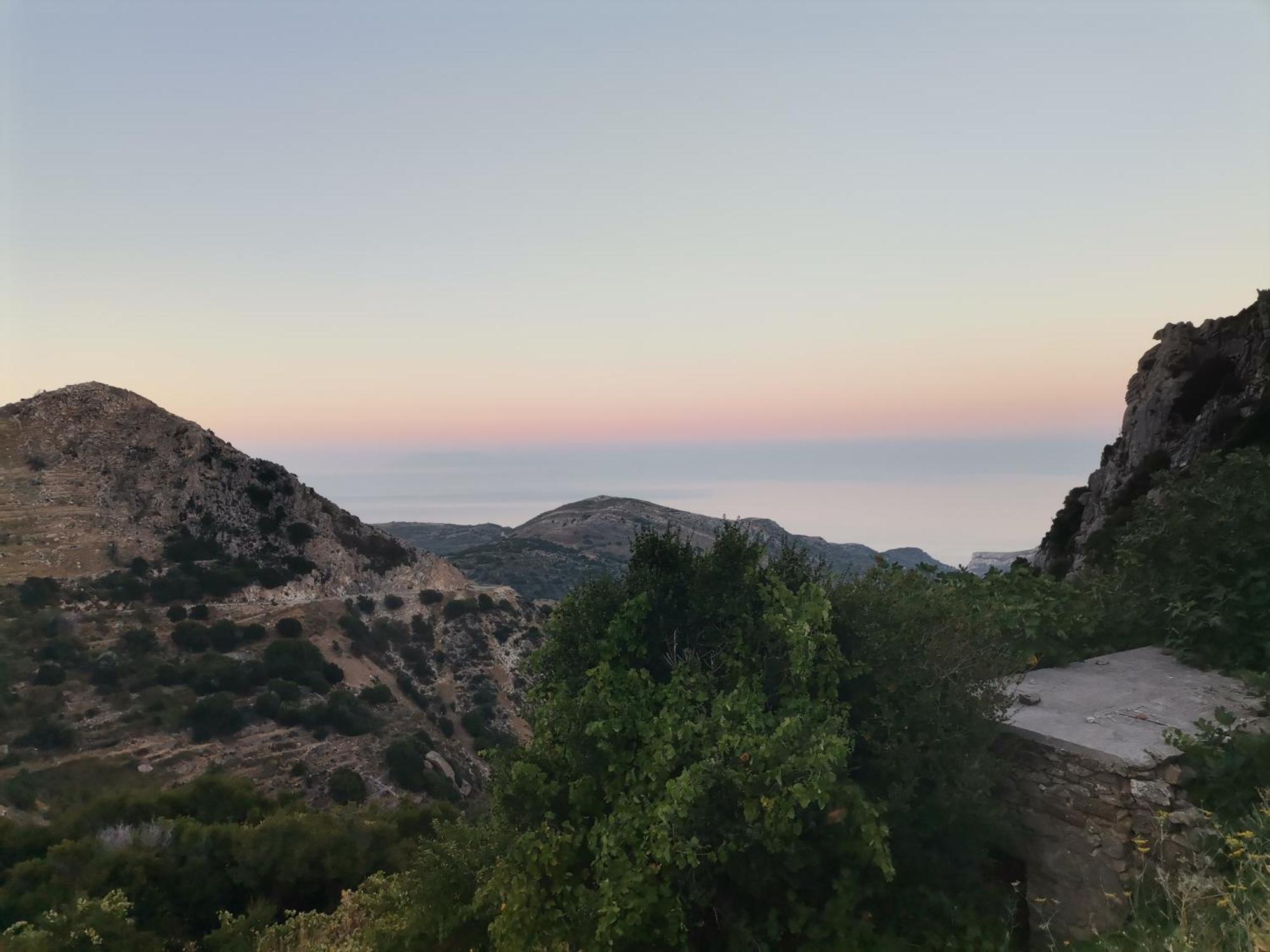 Naxos Mountain Retreat - Tiny House Build On Rock Leilighet Koronos Eksteriør bilde